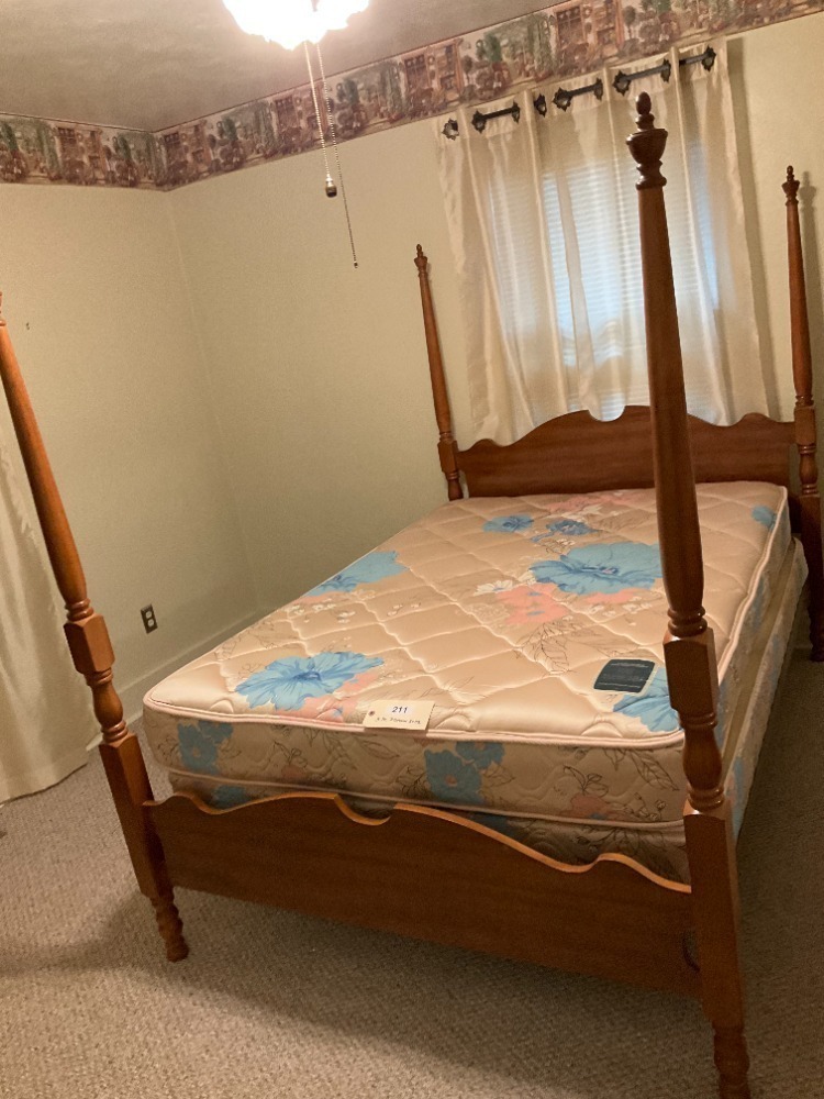 Three Piece Full Size Wooden Four Poster Bedroom Suite