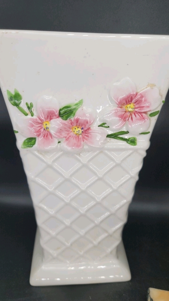 Vintage FTD florist vase 9" X 5" and genuine stained glass rose lamp - JB
