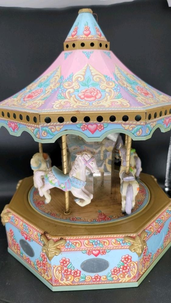 1988 Sensations heartland graphics international battery operated tin antique merry-go-round, rare, 12" X 9.5"