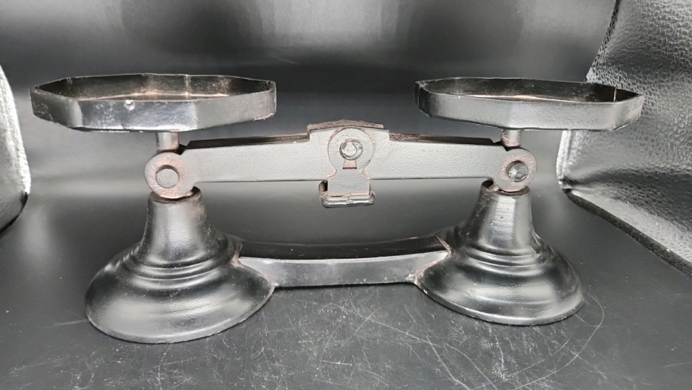 This appears to be vintage scales but unable to make it move. Not forcing it. No markings. Could be used as a unique candle stand- KN