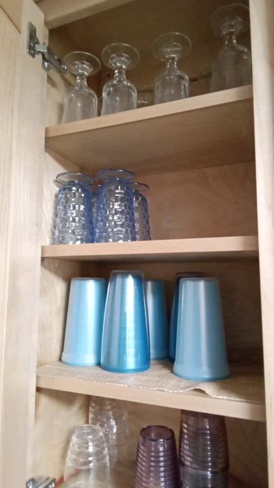 Contents of cabinet, glassware