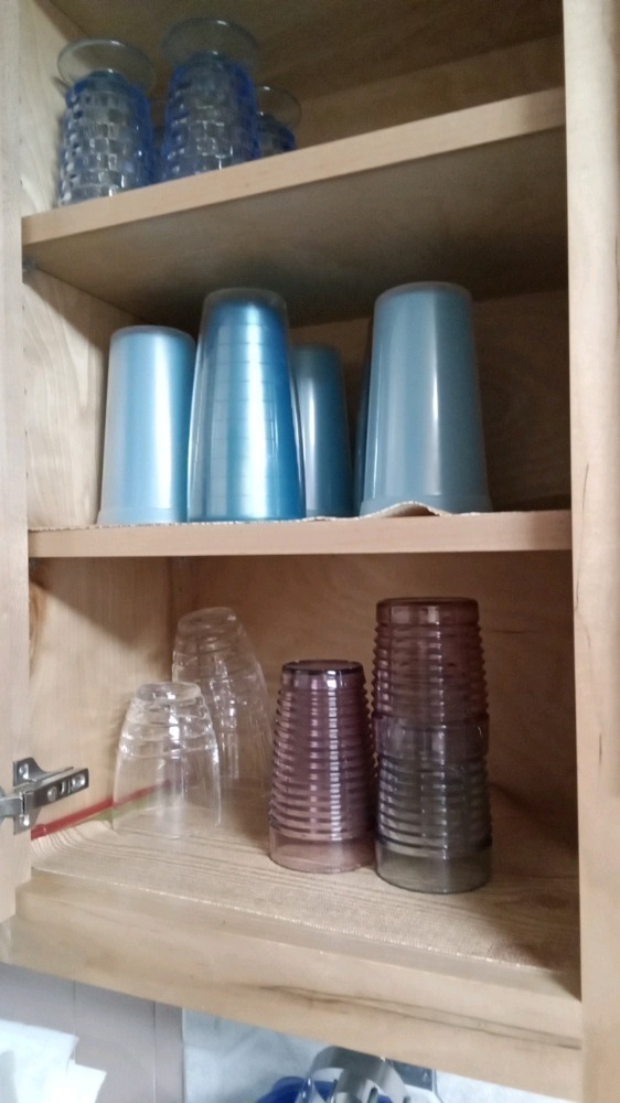 Contents of cabinet, glassware