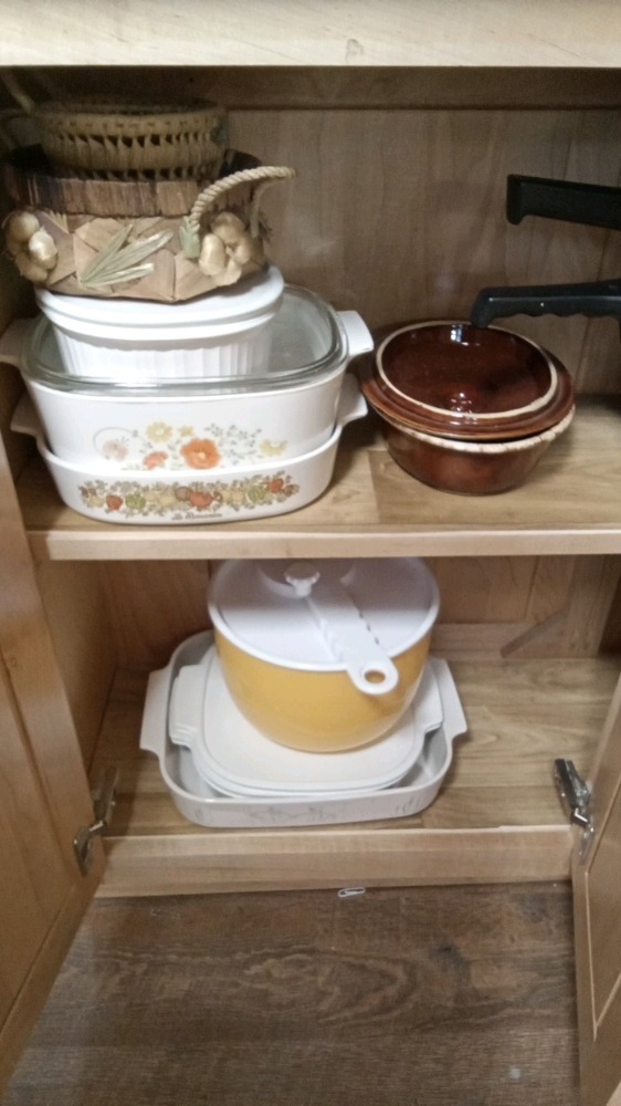 Contents of cabinet, Kitchen Items