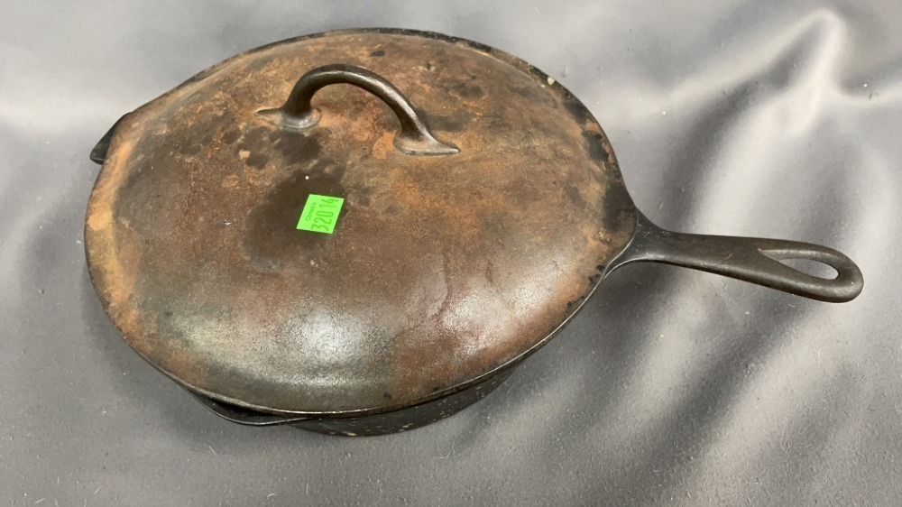 Cast Iron Lidded Chicken Fryer Pan 10"