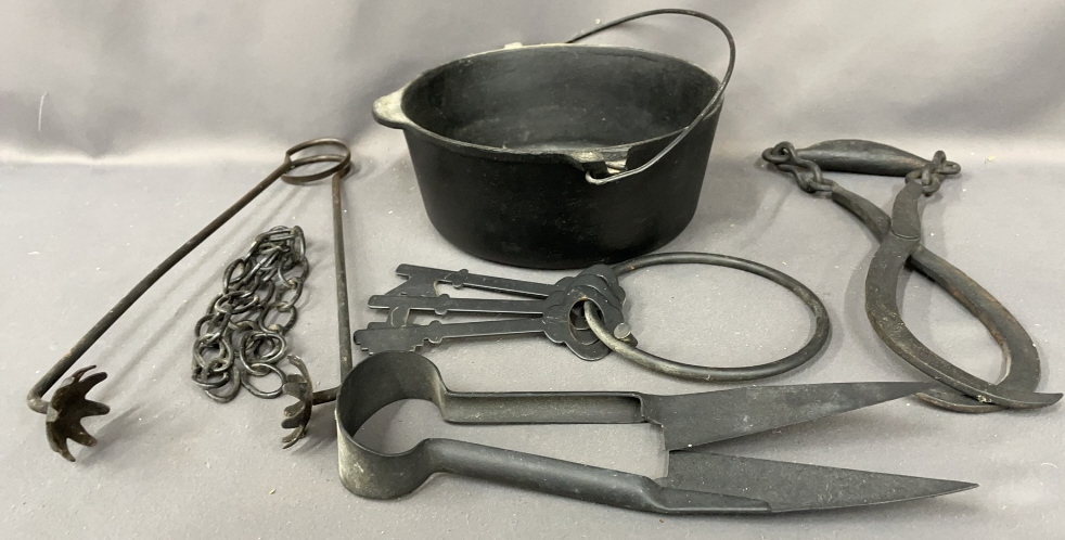 Cast Iron Kettle, Metal Hand Tool, Tongs, Shears