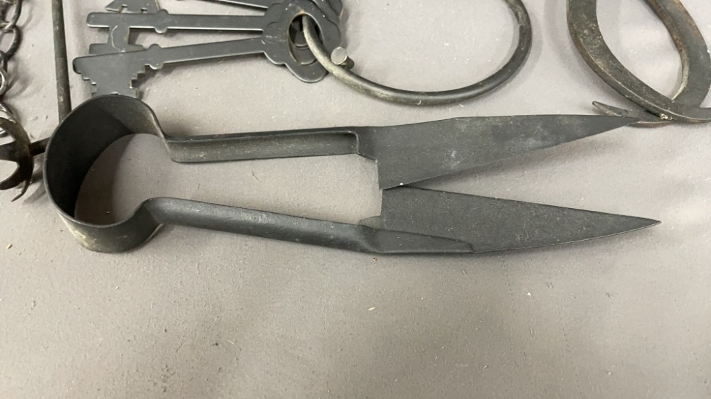 Cast Iron Kettle, Metal Hand Tool, Tongs, Shears