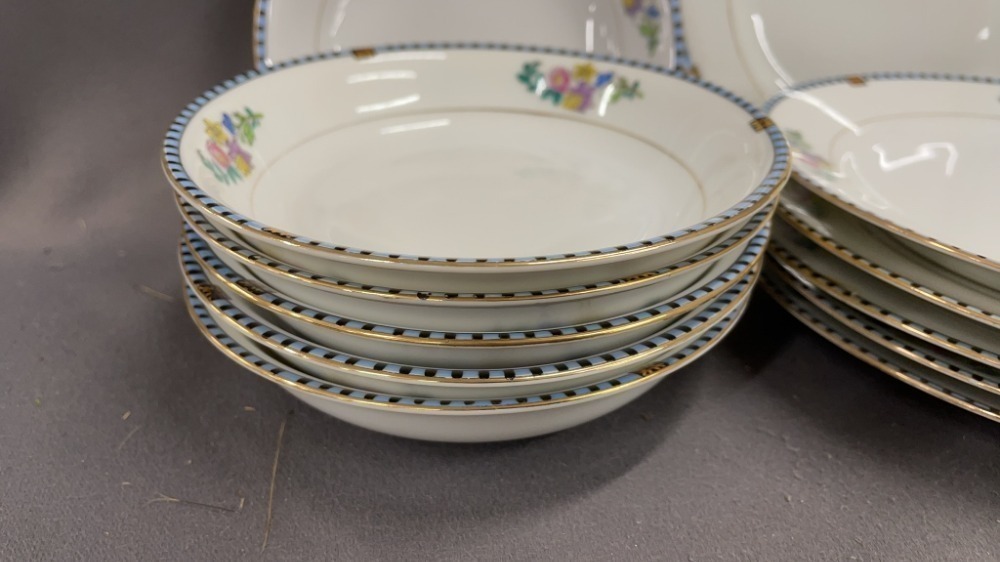 30 Pcs Noritake Sheridan China 7.5" Of Largest