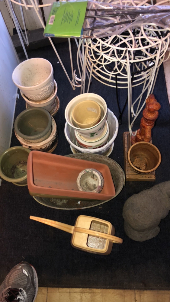 Flower pots with plant stands