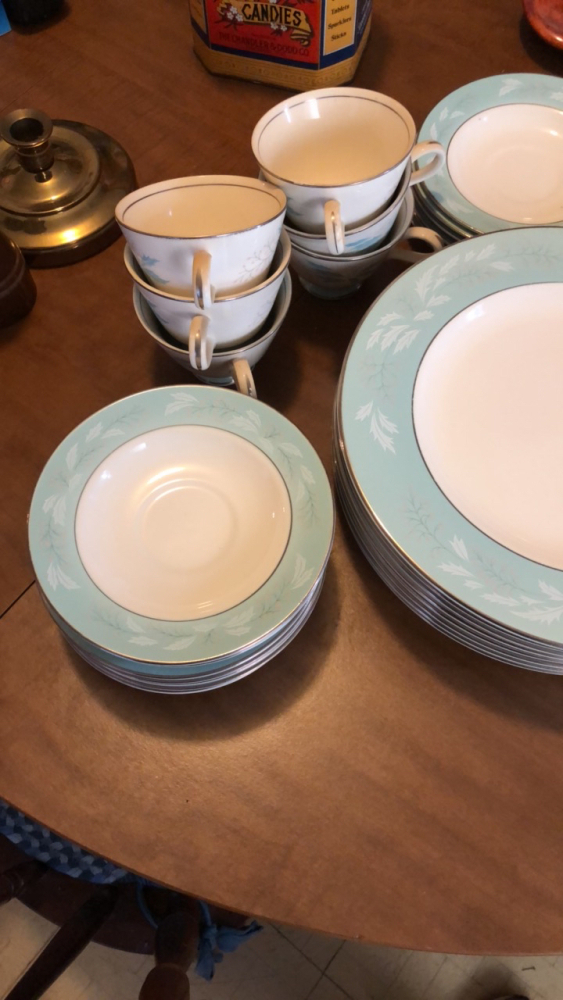 Serving dishware cavalier, eggshell