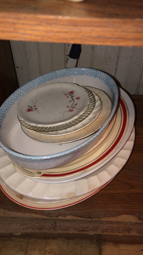 Miscellaneous platters and bowls