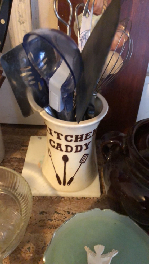 Well decor ,bean pot, miscellaneous, decorative, dishwasher, juicer, and silverware