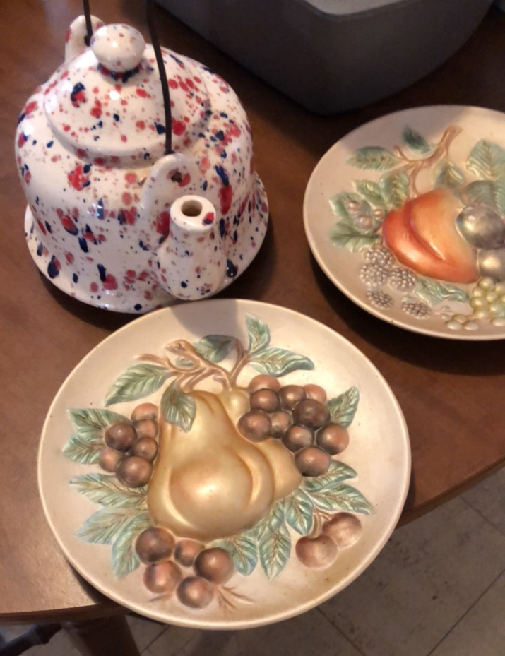 Vintage teapot with decorative plates