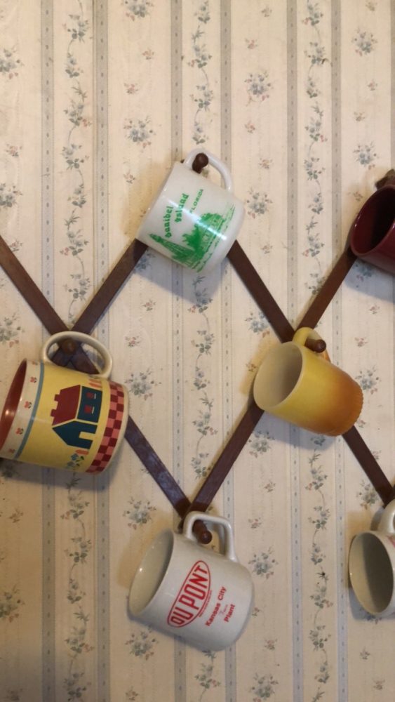 Miscellaneous coffee cups and holder