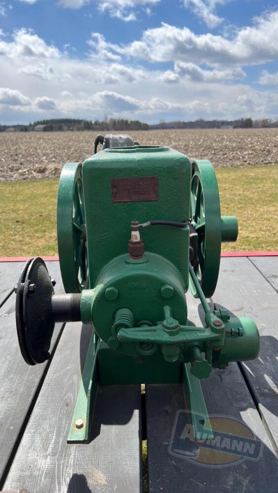 New Idea 1 1/2-3HP Gas Engine
