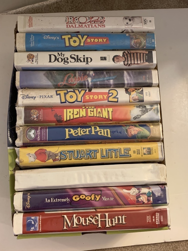 11 CHILDREN'S VHS MOVIES - LR