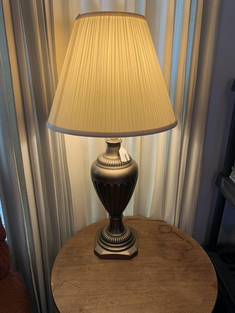 ANTIQUE BRASS TABLE LAMP 34" TALL - LR