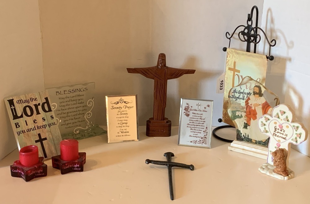 LOT OF 11 RELIGIOUS DECOR ITEMS - LR