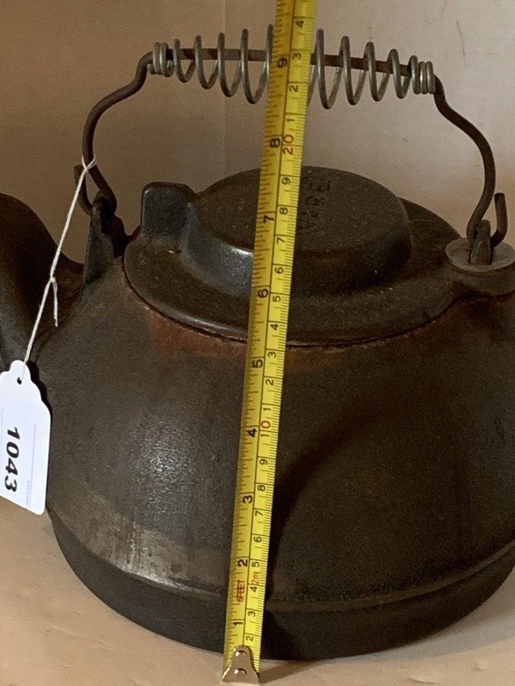 ANTIQUE CAST IRON KETTLE - LR