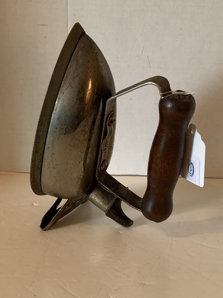 VINTAGE UNIVERSAL IRON - LR
