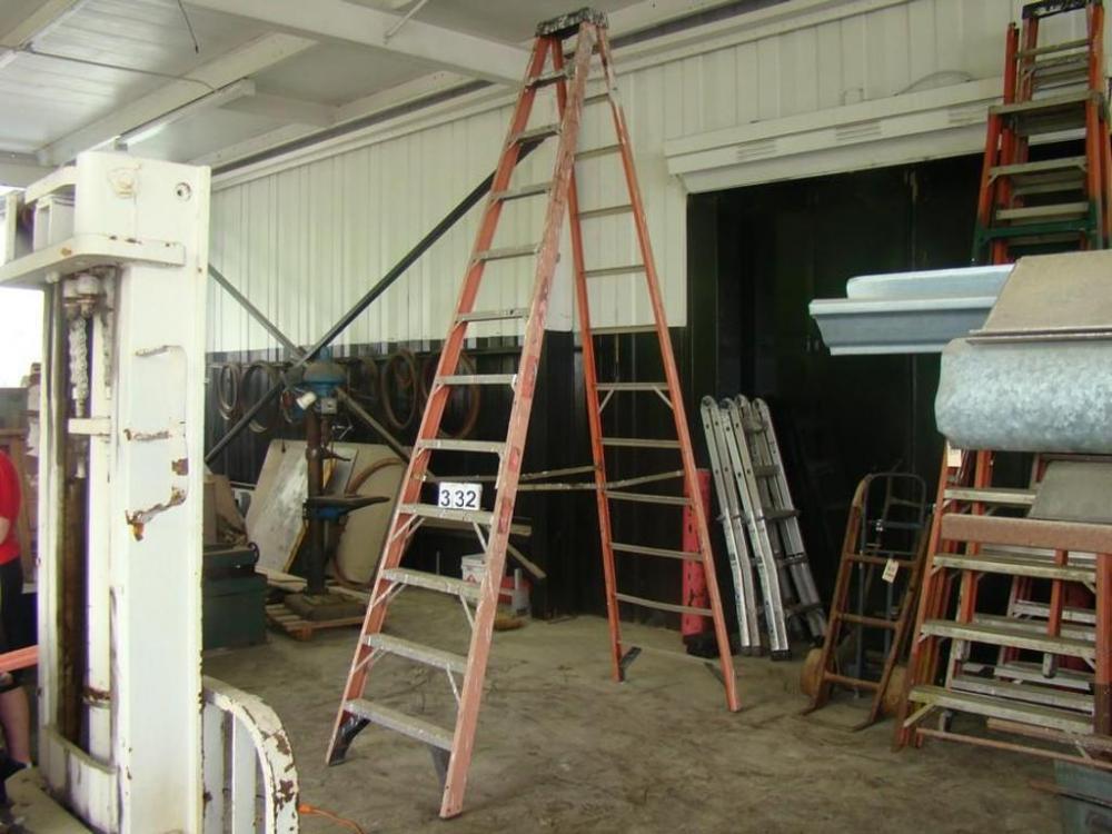 WERNER 12' Step Ladder