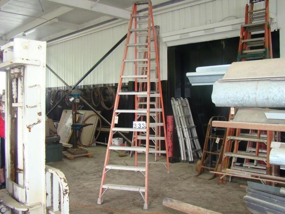 LOUISVILLE 12' Step Ladder, Model FS1512
