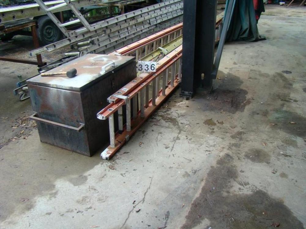 LOUISVILLE 32' Extension Ladder