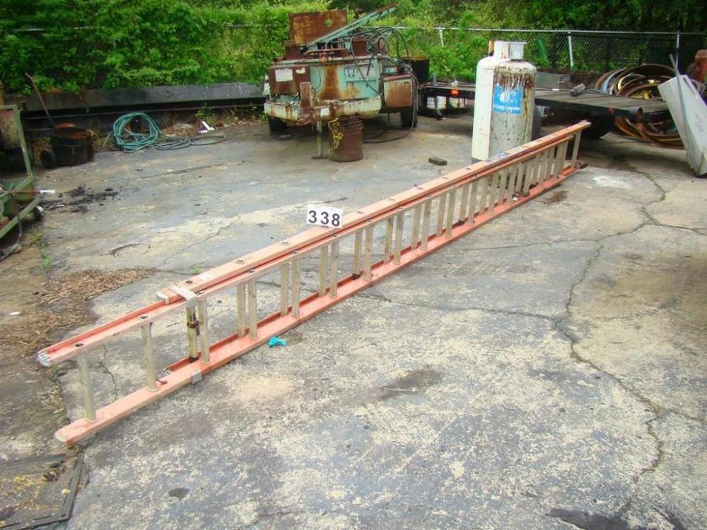 LOUISVILLE 32' Extension Ladder