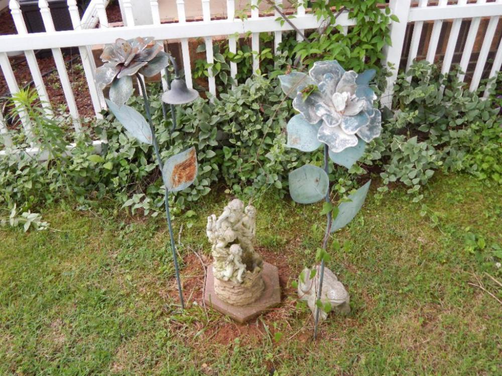 (2) Metal Yard Roses & (2) Concrete Pieces