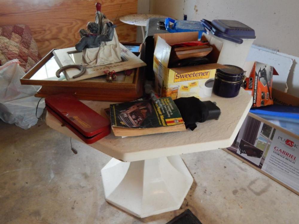 Pedestal Table & Contents