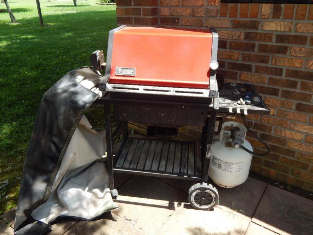 Weber Grill with tank & cover