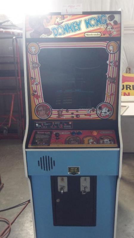 Nintendo Donkey Kong Arcade Machine, keys and manuals included,