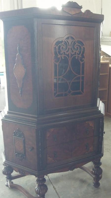 Union Furniture Comp. China Cabinet, key is missing