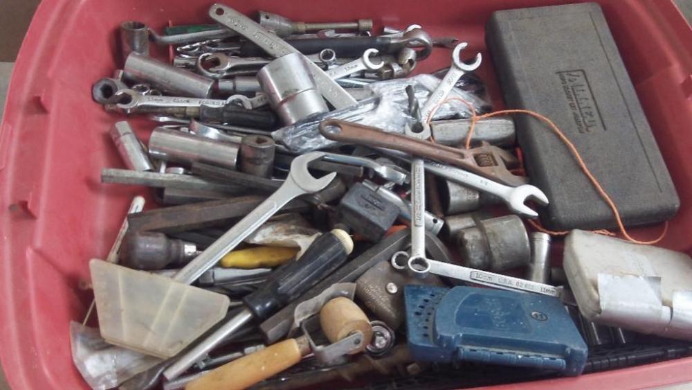(1) Lot of miscellaneous hand tools