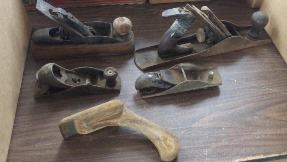 (1) Lot of wood planes