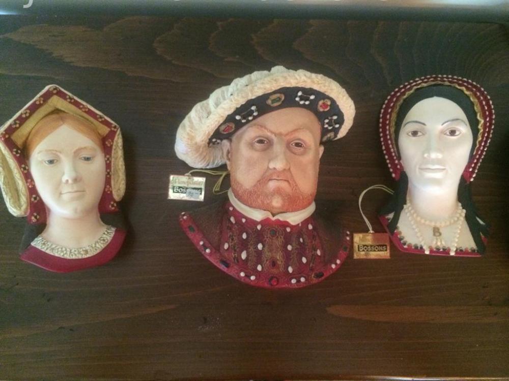 3 Bosson head wall ornaments