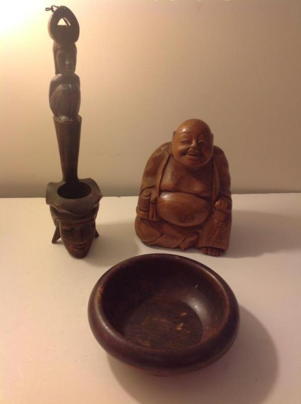 4 wooden decor pieces