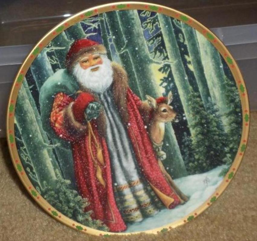Decorative Plate Lot (STORAGE TOTE NOT INCLUDED)
