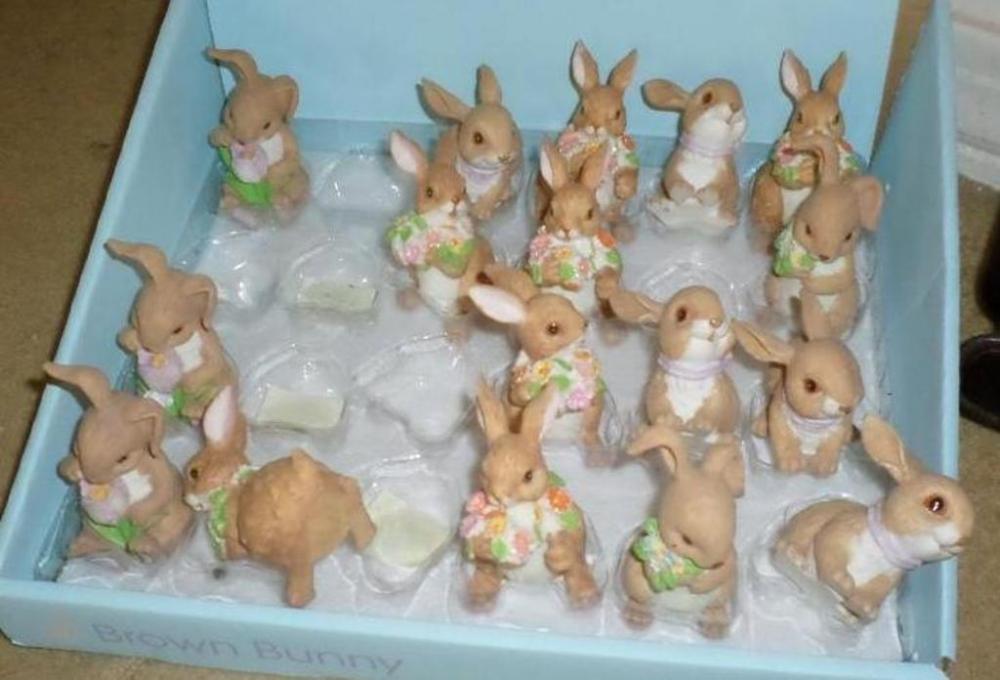 Miscellaneous Lot of Figurines/ Brown Bunnies/ Bears/ Plastic Planter (STORAGE TOTE NOT INCLUDED)