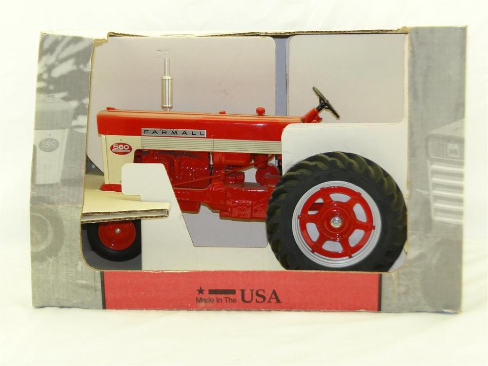 1/8th Scale Models Farmall 560 w/narrow front image