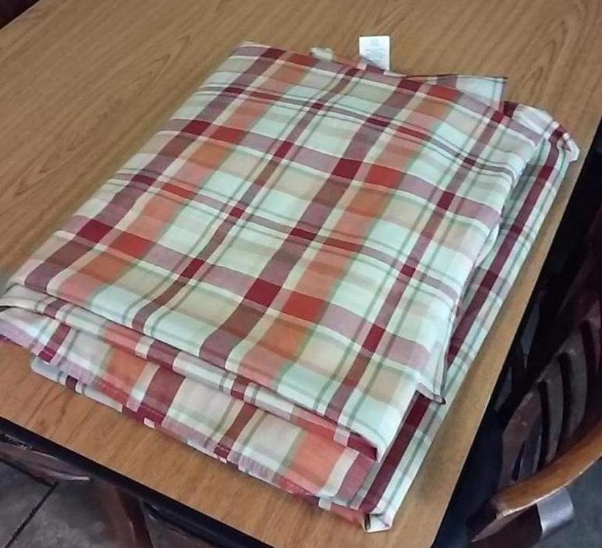 Plexiglass (6 sheets) and 4 Rectangle Tablecloths