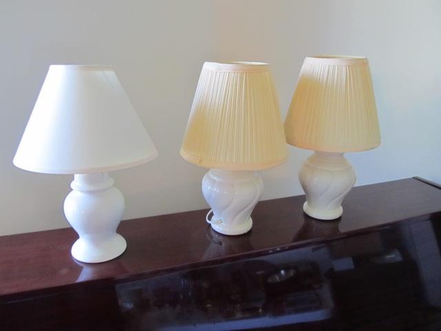 3 white lamps