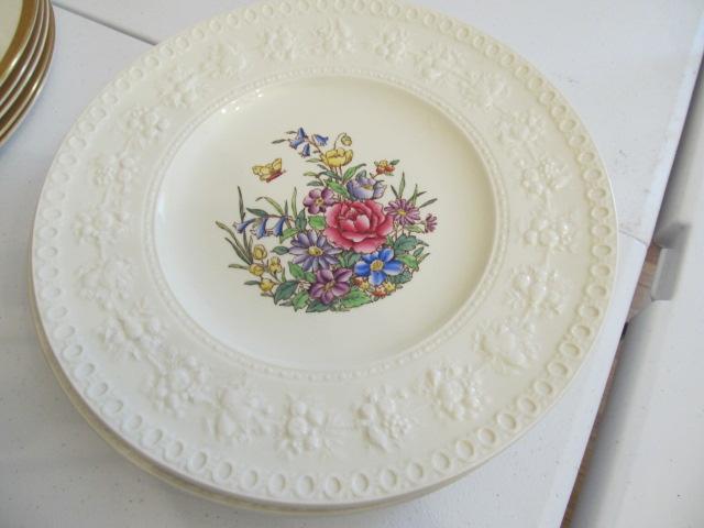 6 Wedgewood "Wellesley "dinner plates