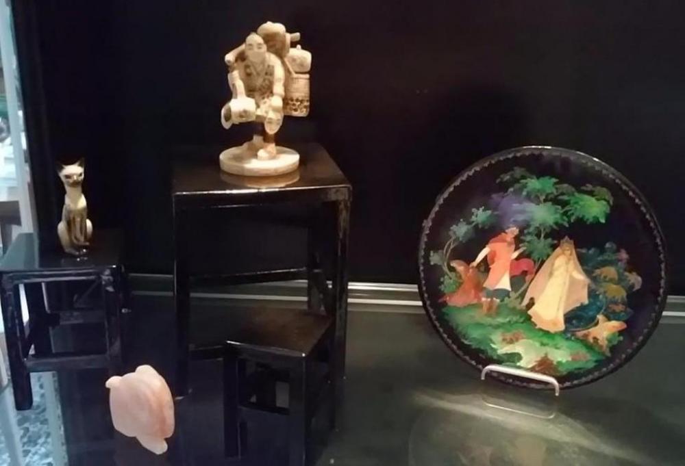 Figurines