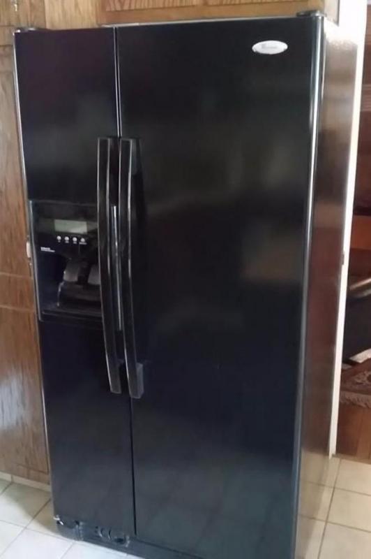 22 Cu Ft. Whirlpool Refriderator