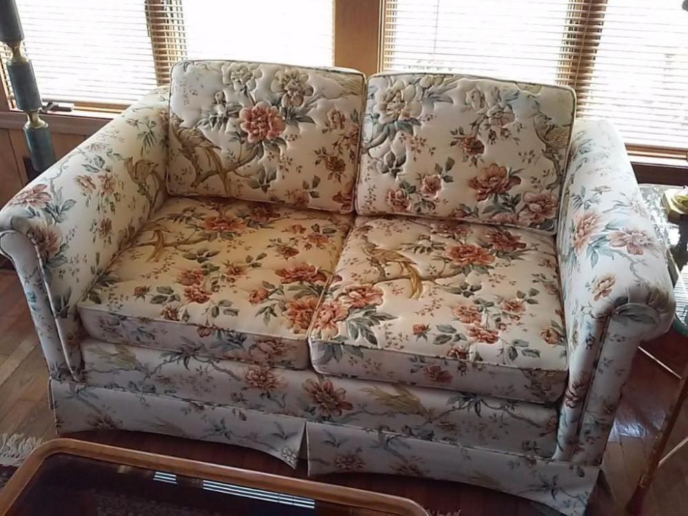 Love Seat from Rowe Furniture Corp.