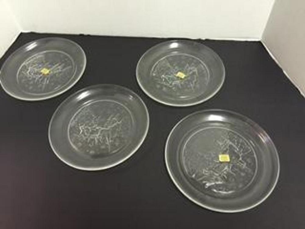 4 Glass Plates with Christmas Scene