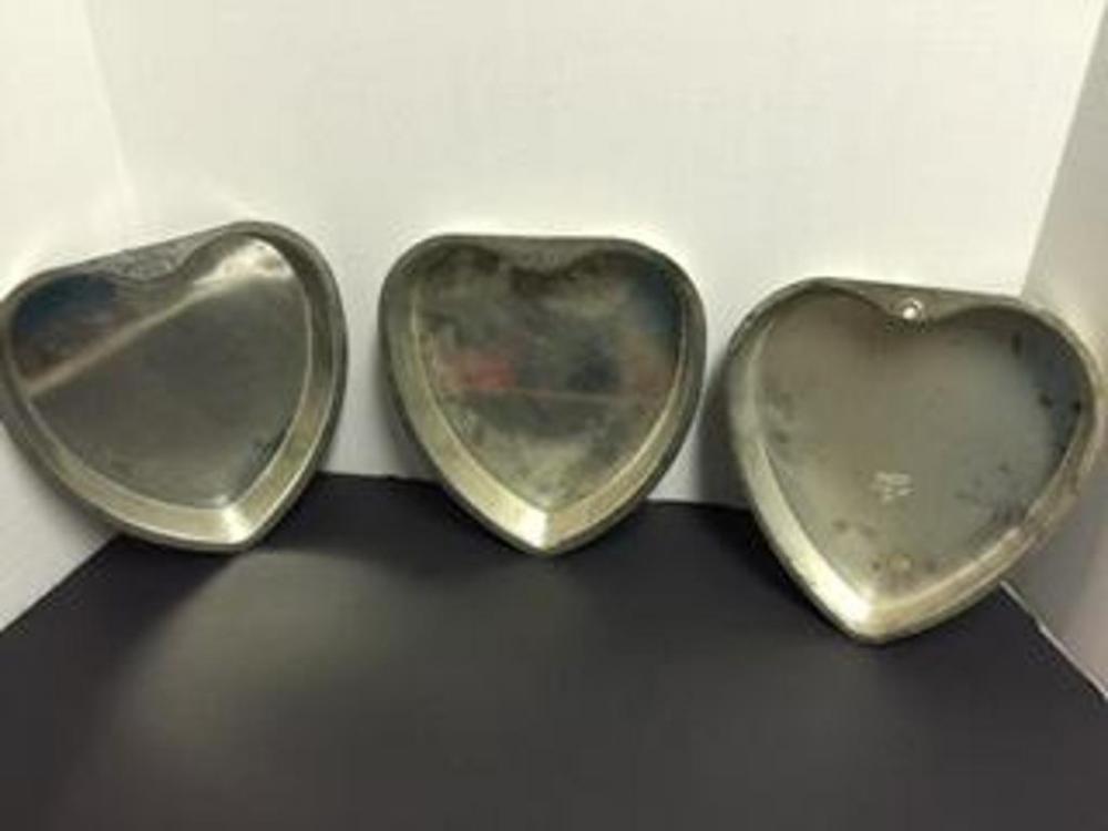 3 heart shaped baking pans