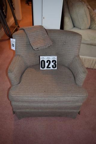 Upholstered arm chair w/curved back