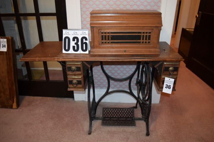 Vintage NEW GOODRICH Sewing Machine w/table