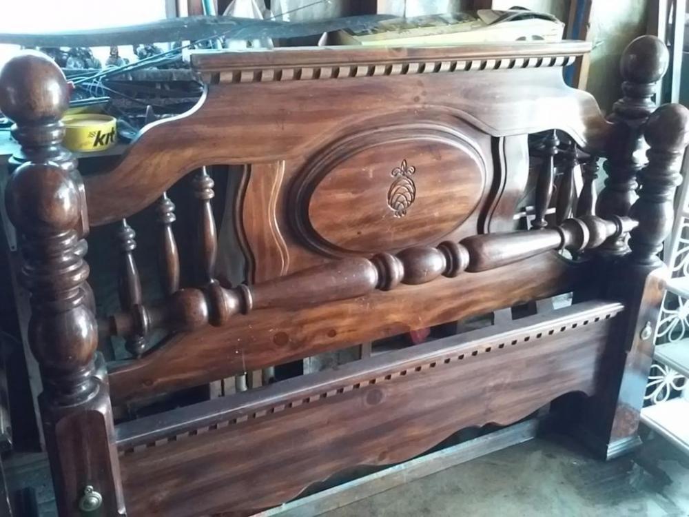 Queen Bedroom Suite: Headboard, Footboard, 2 Nightstands, Chest/Wardrobe, Dresser with Mirror